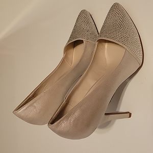 Apt 9 size 8.5 gold 4 inch heel